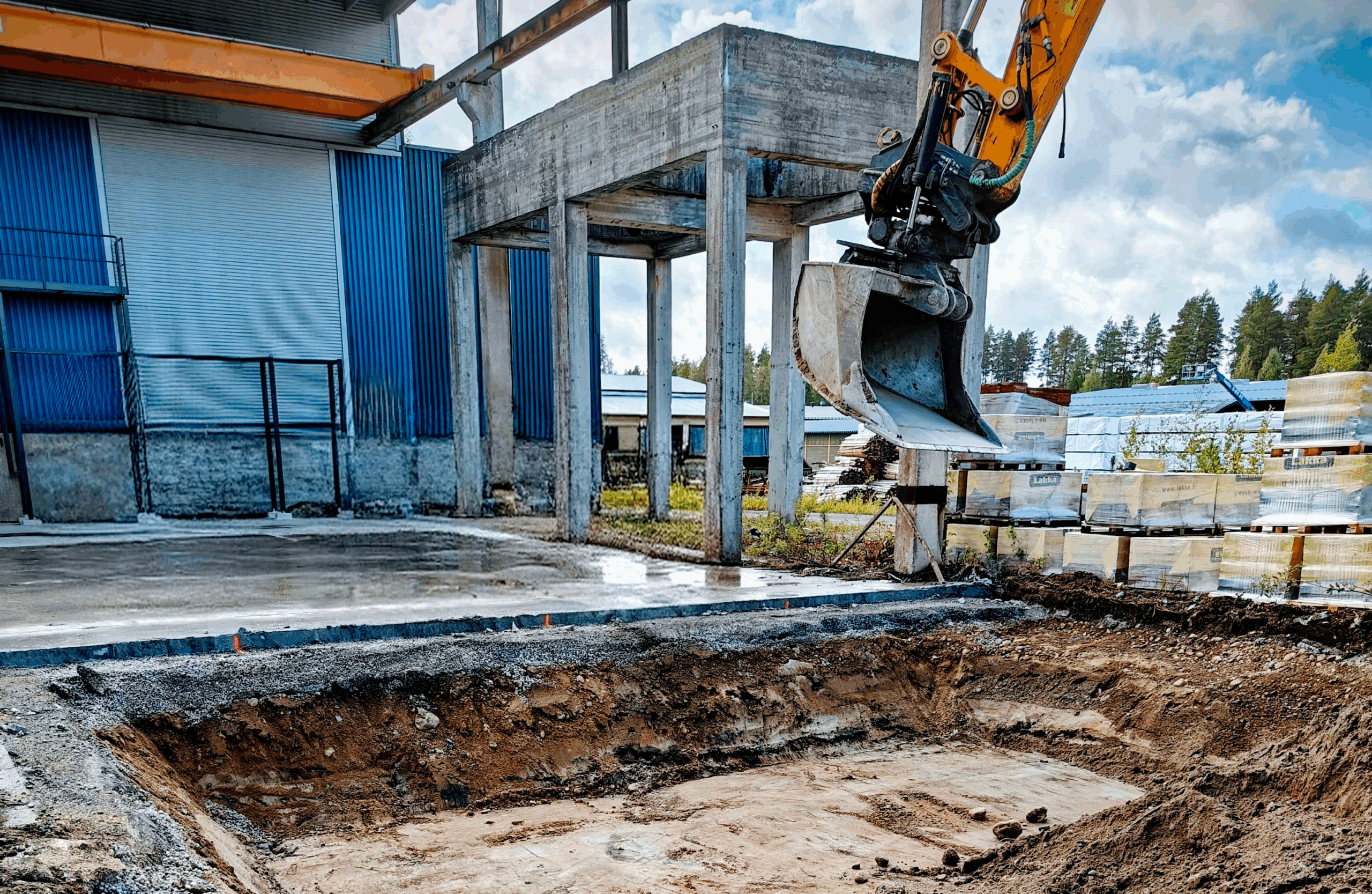 Construction work for the Carbonaide CO2 tank starts at the Lakan Betoni factory
