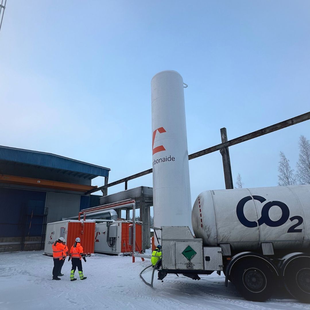 Carbonaide CO2 tank being filled with new carbon dioxide